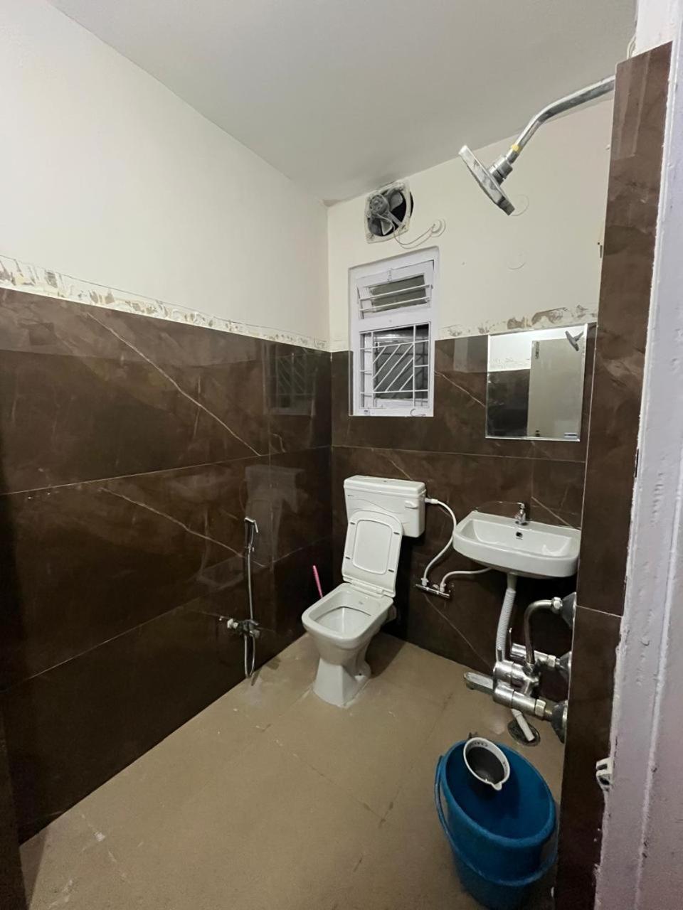 Kanak Laxmi Villa B & B กูวาฮาติ ภายนอก รูปภาพ