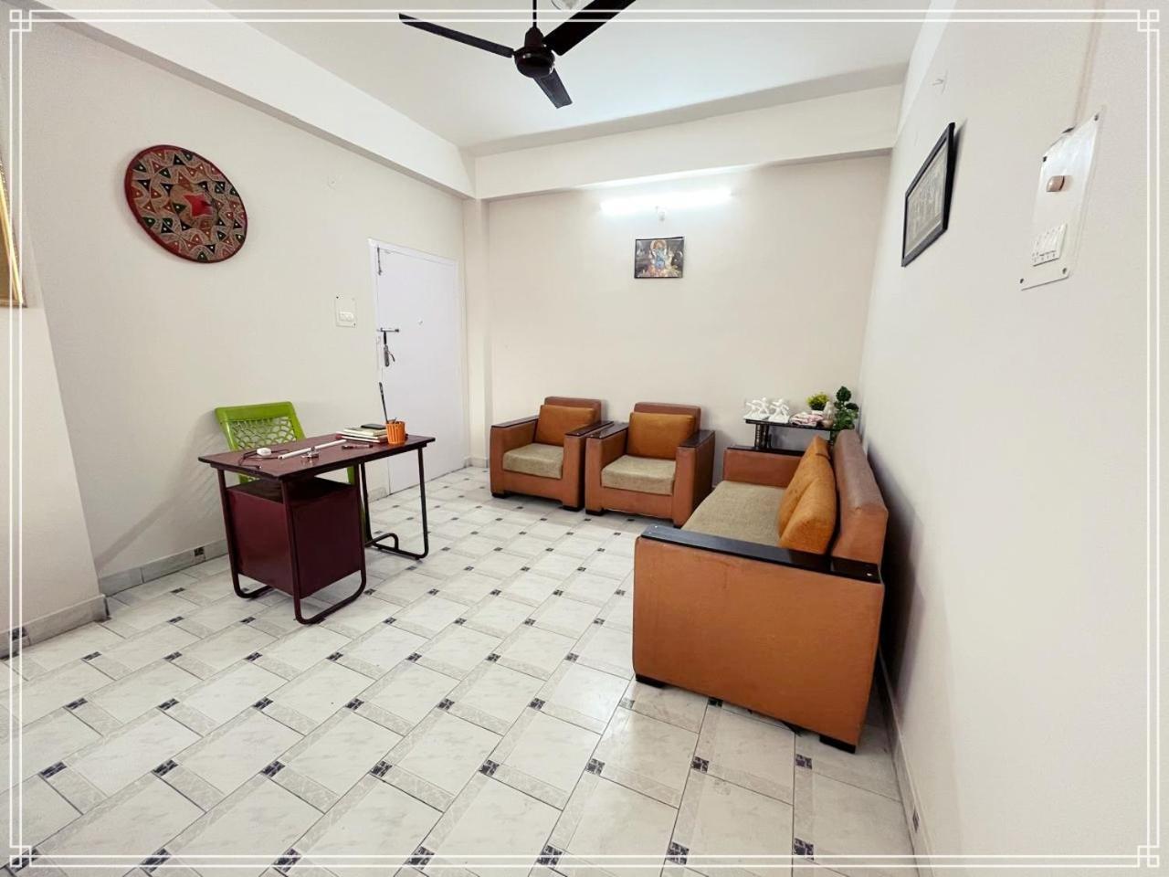 Kanak Laxmi Villa B & B กูวาฮาติ ภายนอก รูปภาพ